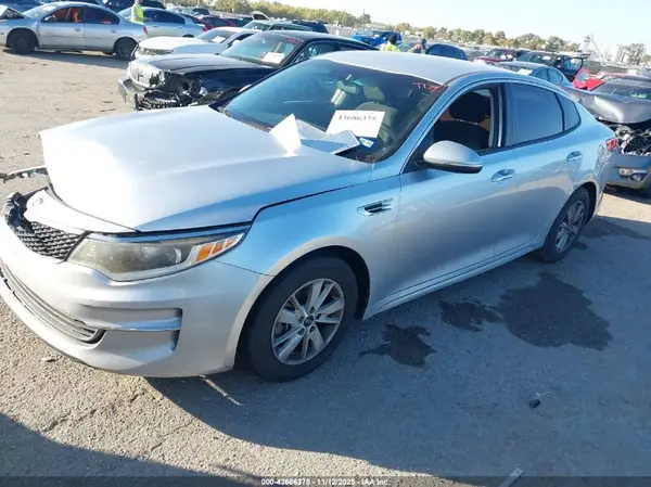 5XXGT4L31JG233677 2018 KIA OPTIMA - Image 2