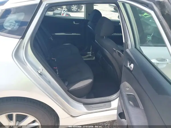 5XXGT4L31JG235252 2018 KIA OPTIMA - Image 8