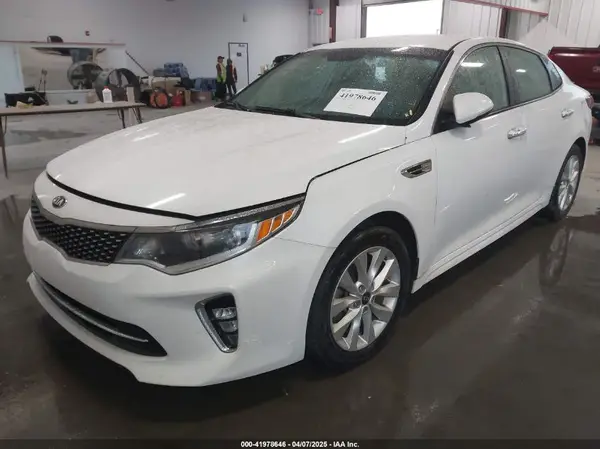 5XXGT4L31JG238006 2018 KIA OPTIMA - Image 2