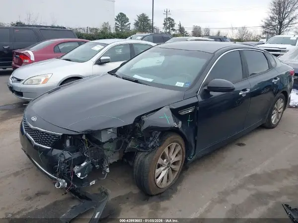 5XXGT4L31JG239110 2018 KIA OPTIMA - Image 2