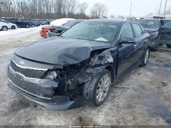 5XXGT4L31JG239608 2018 KIA OPTIMA - Image 2