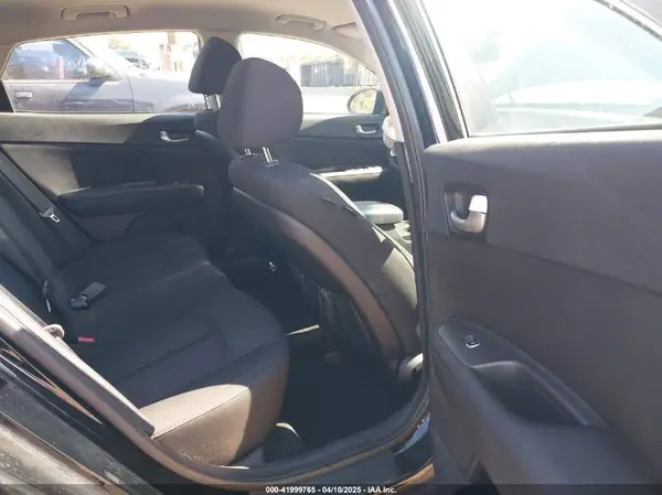 5XXGT4L31JG239754 2018 KIA OPTIMA - Image 8