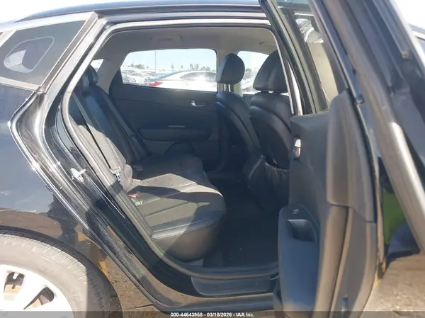 5XXGT4L31JG239964 2018 KIA OPTIMA - Image 8