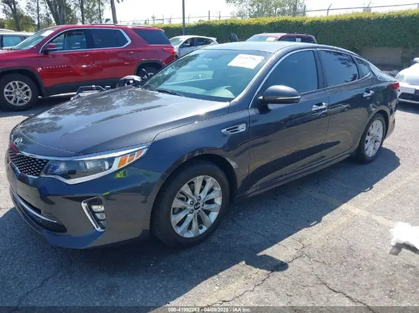 5XXGT4L31JG240046 2018 KIA OPTIMA - Image 2