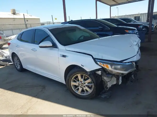 5XXGT4L31JG240077 2018 KIA OPTIMA - Image 1