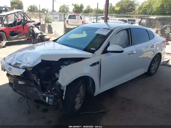 5XXGT4L31JG240077 2018 KIA OPTIMA - Image 2
