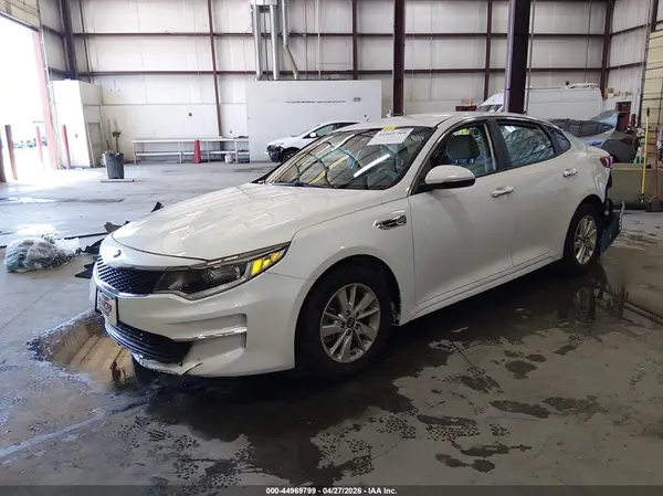 5XXGT4L31JG240094 2018 KIA OPTIMA - Image 2