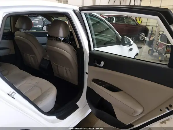 5XXGT4L31JG240094 2018 KIA OPTIMA - Image 8