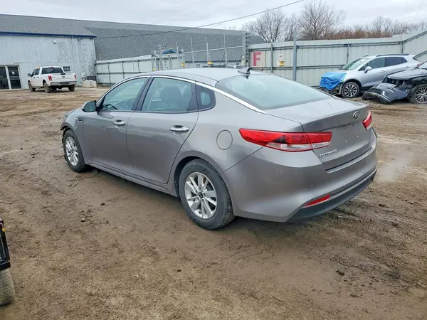 5XXGT4L31JG240256 2018 KIA OPTIMA - Image 2