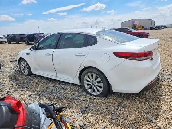 5XXGT4L31JG240466 2018 KIA OPTIMA - Image 2