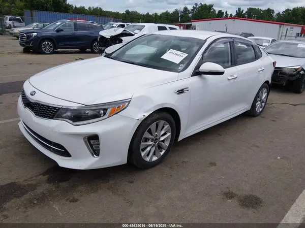 5XXGT4L31JG240905 2018 KIA OPTIMA - Image 2
