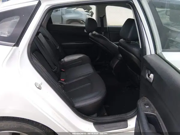 5XXGT4L31JG240905 2018 KIA OPTIMA - Image 8