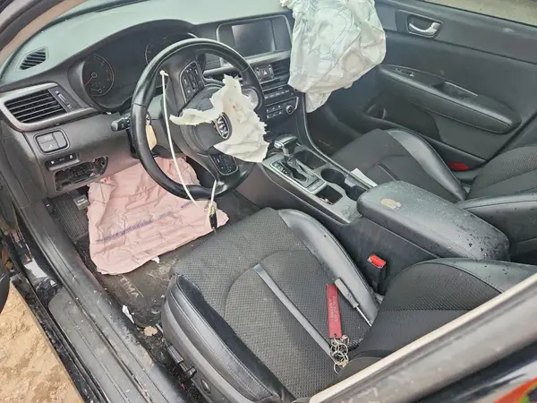 5XXGT4L31JG243688 2018 KIA OPTIMA - Image 8