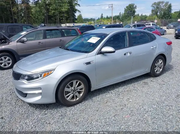 5XXGT4L31JG244002 2018 KIA OPTIMA - Image 2