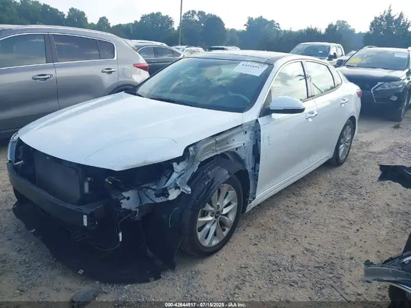 5XXGT4L31JG247773 2018 KIA OPTIMA - Image 2