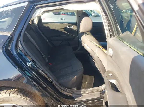 5XXGT4L31JG249653 2018 KIA OPTIMA - Image 8