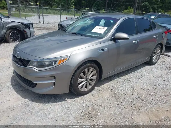 5XXGT4L31JG251211 2018 KIA OPTIMA - Image 2