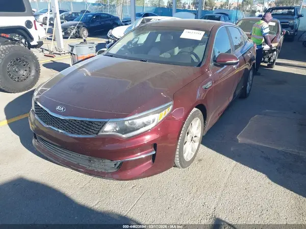 5XXGT4L31JG251743 2018 KIA OPTIMA - Image 2