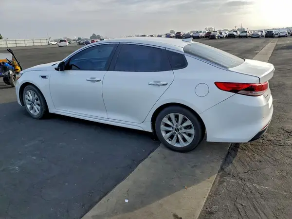 5XXGT4L31JG251869 2018 KIA OPTIMA - Image 2