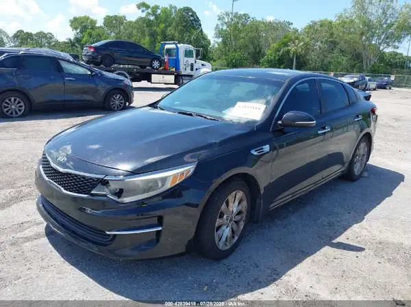 5XXGT4L31JG252651 2018 KIA OPTIMA - Image 2