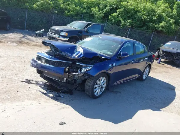 5XXGT4L31JG252777 2018 KIA OPTIMA - Image 2