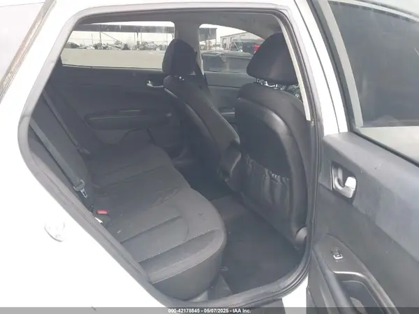 5XXGT4L31JG252892 2018 KIA OPTIMA - Image 8
