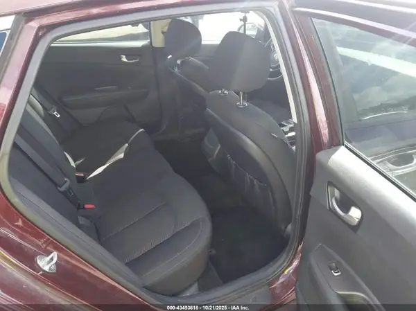5XXGT4L31JG256831 2018 KIA OPTIMA - Image 8