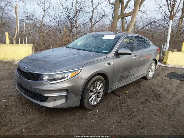5XXGT4L31JG258000 2018 KIA OPTIMA - Image 2