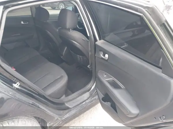 5XXGT4L31JG258482 2018 KIA OPTIMA - Image 8