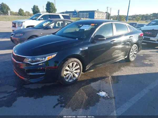 5XXGT4L31JG259728 2018 KIA OPTIMA - Image 2