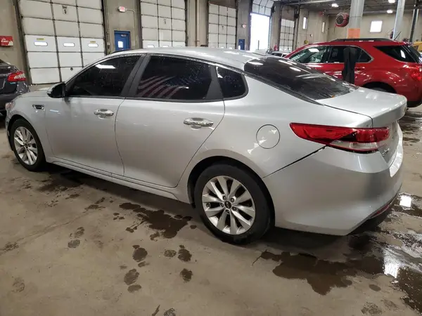 5XXGT4L31JG260572 2018 KIA OPTIMA - Image 2