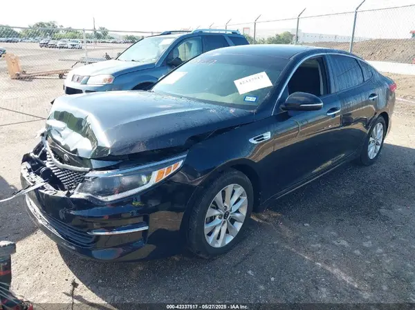 5XXGT4L31JG260720 2018 KIA OPTIMA - Image 2