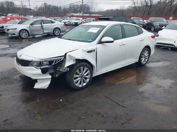 5XXGT4L31JG262452 2018 KIA OPTIMA - Image 2
