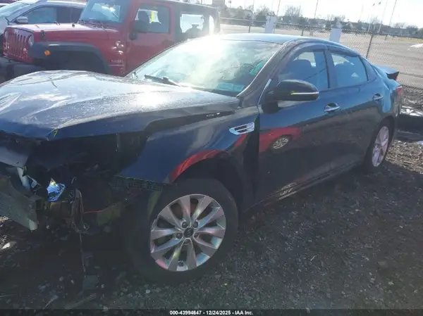 5XXGT4L31JG266257 2018 KIA OPTIMA - Image 2
