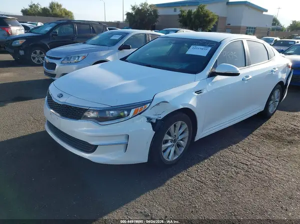 5XXGT4L31JG266517 2018 KIA OPTIMA - Image 2