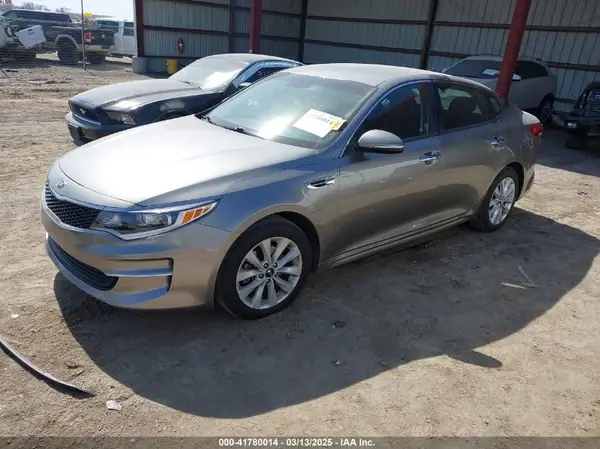 5XXGT4L31JG267408 2018 KIA OPTIMA - Image 2