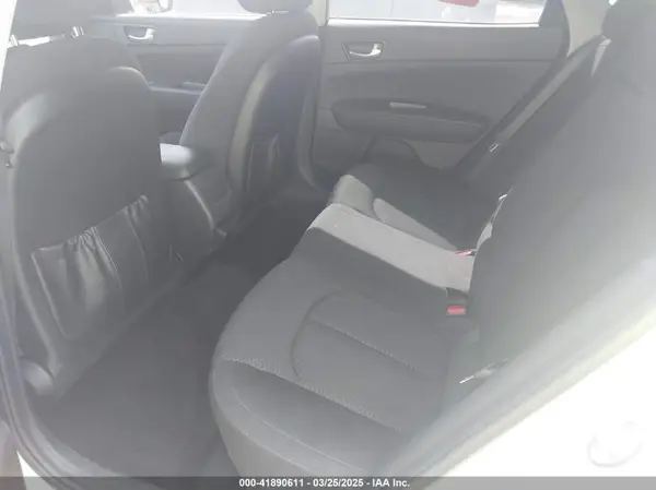 5XXGT4L31JG267716 2018 KIA OPTIMA - Image 8