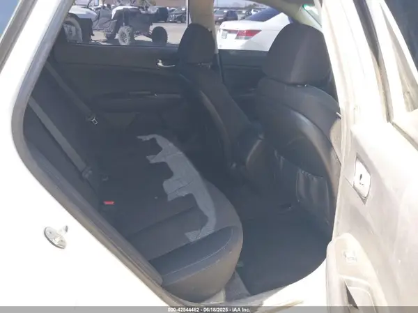 5XXGT4L31JG267764 2018 KIA OPTIMA - Image 8