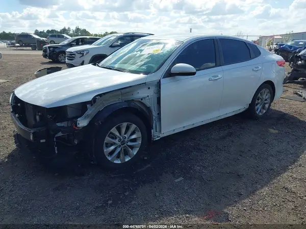 5XXGT4L31JG269465 2018 KIA OPTIMA - Image 2