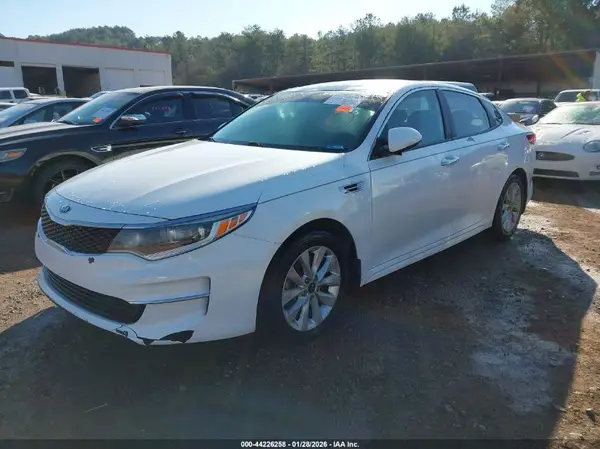 5XXGT4L31JG269675 2018 KIA OPTIMA - Image 2