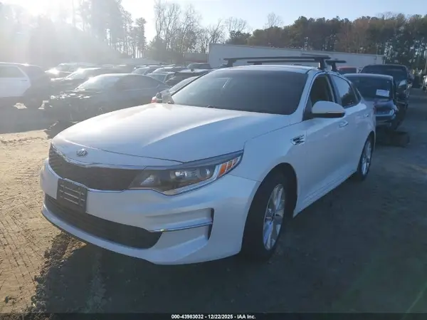 5XXGT4L31JG270096 2018 KIA OPTIMA - Image 2