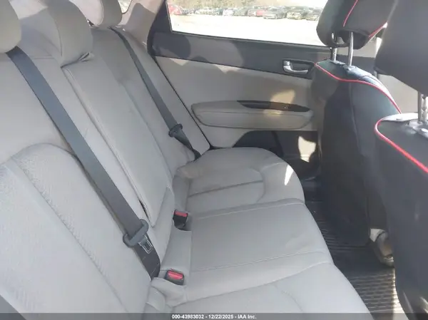 5XXGT4L31JG270096 2018 KIA OPTIMA - Image 8