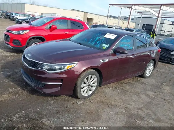 5XXGT4L31JG270700 2018 KIA OPTIMA - Image 2
