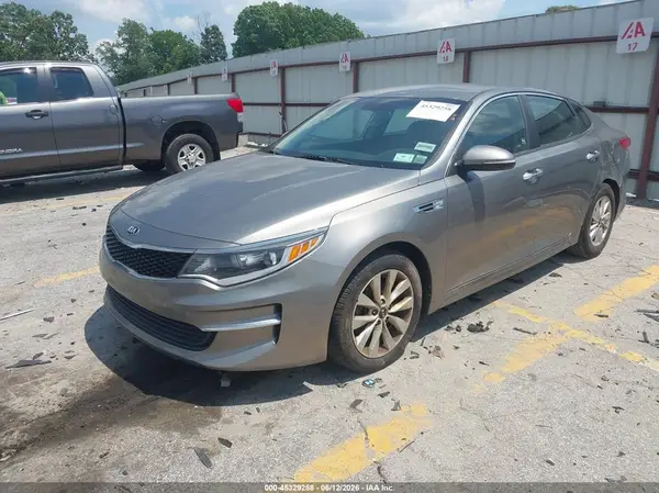 5XXGT4L31JG271572 2018 KIA OPTIMA - Image 2