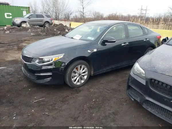 5XXGT4L31JG271605 2018 KIA OPTIMA - Image 2