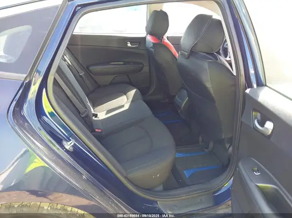 5XXGT4L31JG272379 2018 KIA OPTIMA - Image 8