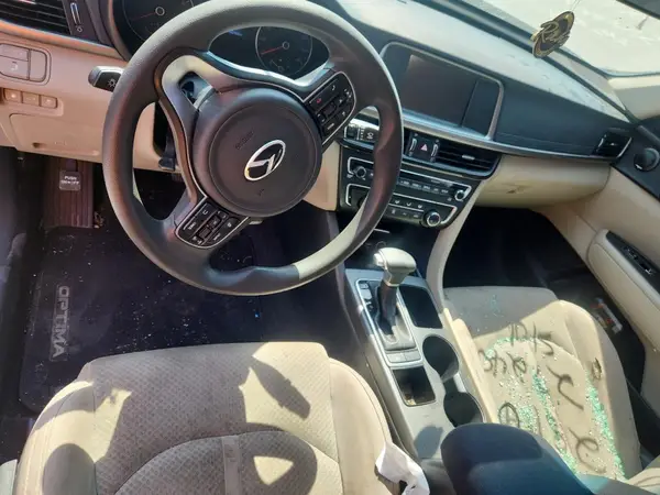 5XXGT4L31JG272401 2018 KIA OPTIMA - Image 8
