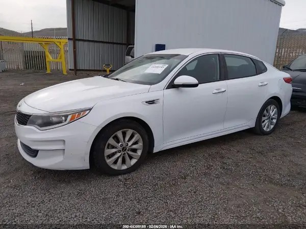 5XXGT4L31JG274696 2018 KIA OPTIMA - Image 2