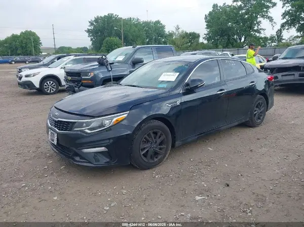 5XXGT4L31KG379384 2019 KIA OPTIMA - Image 2