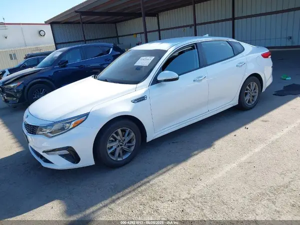 5XXGT4L31LG392203 2020 KIA OPTIMA - Image 2